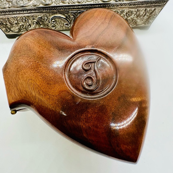 Vintage Wood Heart Box Initial T - Picture 12 of 17
